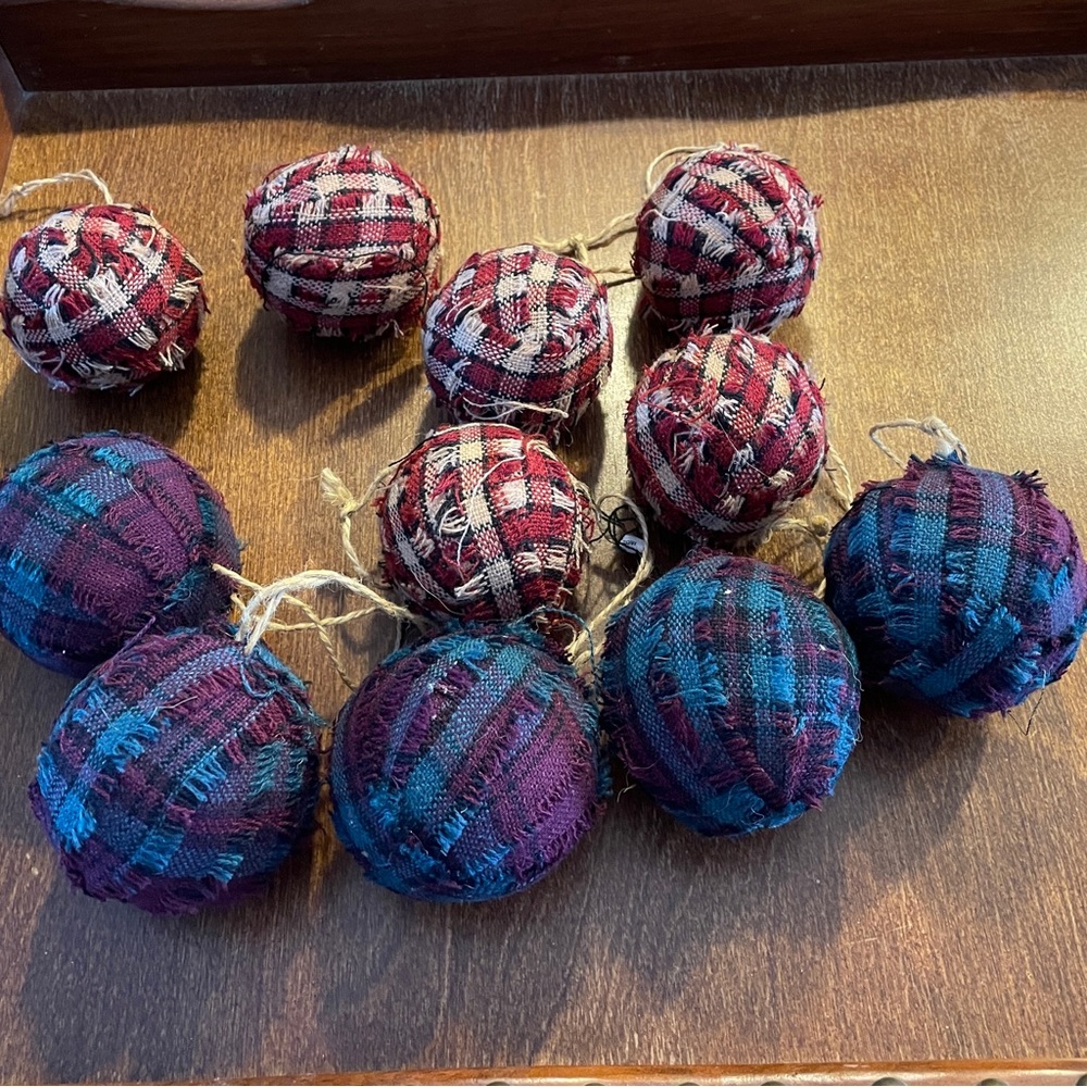 11 Primitive TARTAN PLAID Fabric RAG BALLS Christmas Ornaments Farmhouse
